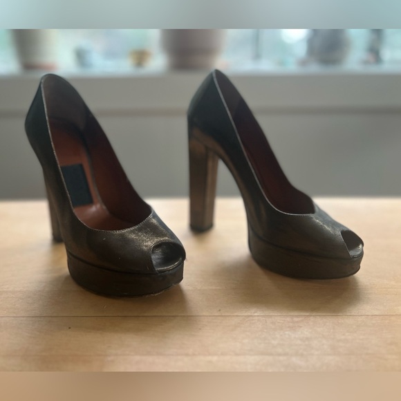 Lanvin Gold Platform Pumps - Picture 6 of 9